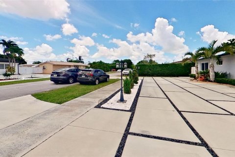Купить виллу или дом в Майами, Флорида 3 спальни, 161.65м2, № 2087814 - фото 7
