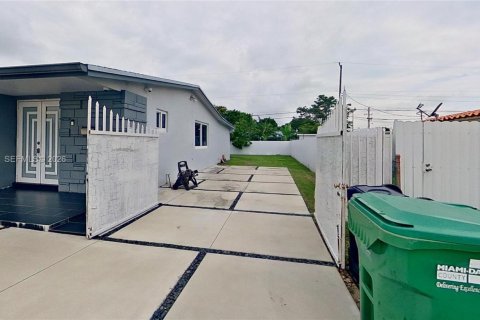 Купить виллу или дом в Майами, Флорида 3 спальни, 161.65м2, № 2087814 - фото 11