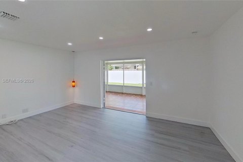 Купить виллу или дом в Майами, Флорида 3 спальни, 161.65м2, № 2087814 - фото 21