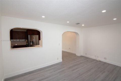 Купить виллу или дом в Майами, Флорида 3 спальни, 161.65м2, № 2087814 - фото 27
