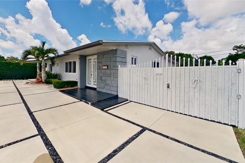 Купить виллу или дом в Майами, Флорида 3 спальни, 161.65м2, № 2087814 - фото 3