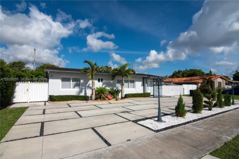 Купить виллу или дом в Майами, Флорида 3 спальни, 161.65м2, № 2087814 - фото 9