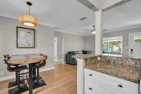 Casa en venta en Saint Pete Beach, Florida, 3 dormitorios, 109.81 m2 № 2217690 - foto 8