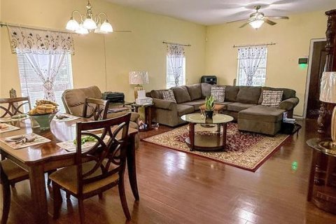 House in Frostproof, Florida 3 bedrooms, 160.91 sq.m. № 1760003 - photo 8