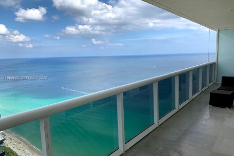 Copropriété à vendre à Hallandale Beach, Floride: 2 chambres, 135.45 m2 № 2045425 - photo 3