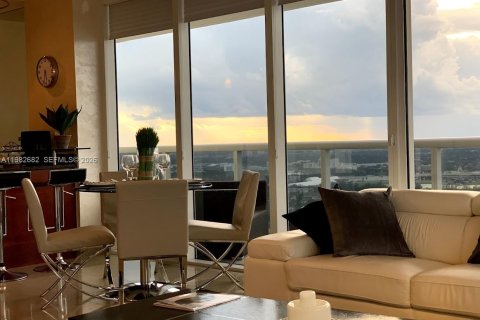 Copropriété à vendre à Hallandale Beach, Floride: 2 chambres, 135.45 m2 № 2045425 - photo 13