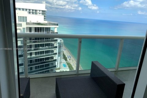Copropriété à vendre à Hallandale Beach, Floride: 2 chambres, 135.45 m2 № 2045425 - photo 15