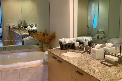 Copropriété à vendre à Hallandale Beach, Floride: 2 chambres, 135.45 m2 № 2045425 - photo 28