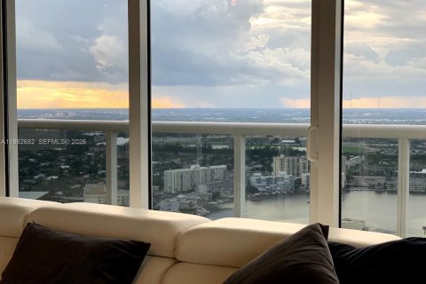 Copropriété à vendre à Hallandale Beach, Floride: 2 chambres, 135.45 m2 № 2045425 - photo 9