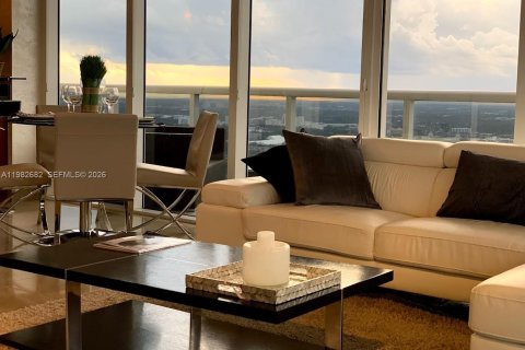 Copropriété à vendre à Hallandale Beach, Floride: 2 chambres, 135.45 m2 № 2045425 - photo 14