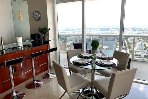 Copropriété à vendre à Hallandale Beach, Floride: 2 chambres, 135.45 m2 № 2045425 - photo 10