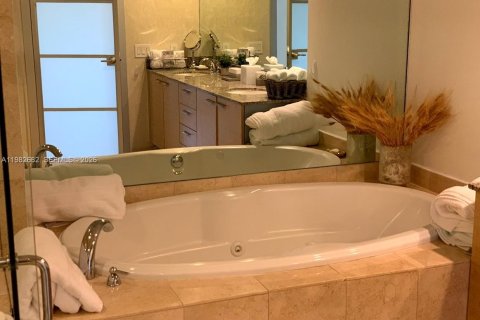 Copropriété à vendre à Hallandale Beach, Floride: 2 chambres, 135.45 m2 № 2045425 - photo 27