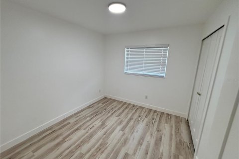 House in Apopka, Florida 5 bedrooms, 119.29 sq.m. № 2312472 - photo 17