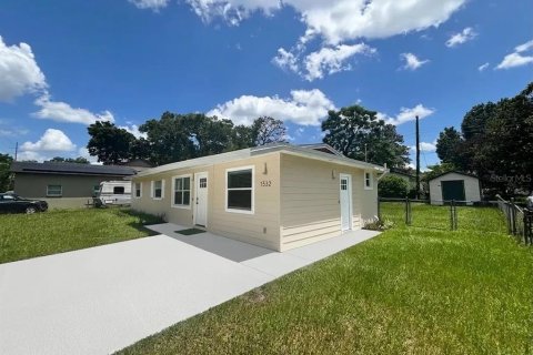 House in Apopka, Florida 5 bedrooms, 119.29 sq.m. № 2312472 - photo 4