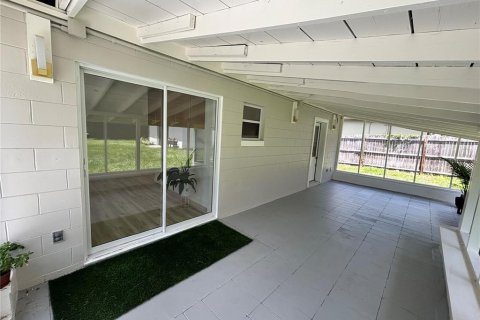House in Apopka, Florida 5 bedrooms, 119.29 sq.m. № 2312472 - photo 30