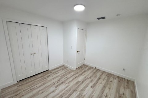 House in Apopka, Florida 5 bedrooms, 119.29 sq.m. № 2312472 - photo 27
