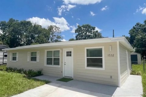 House in Apopka, Florida 5 bedrooms, 119.29 sq.m. № 2312472 - photo 3