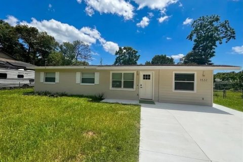 House in Apopka, Florida 5 bedrooms, 119.29 sq.m. № 2312472