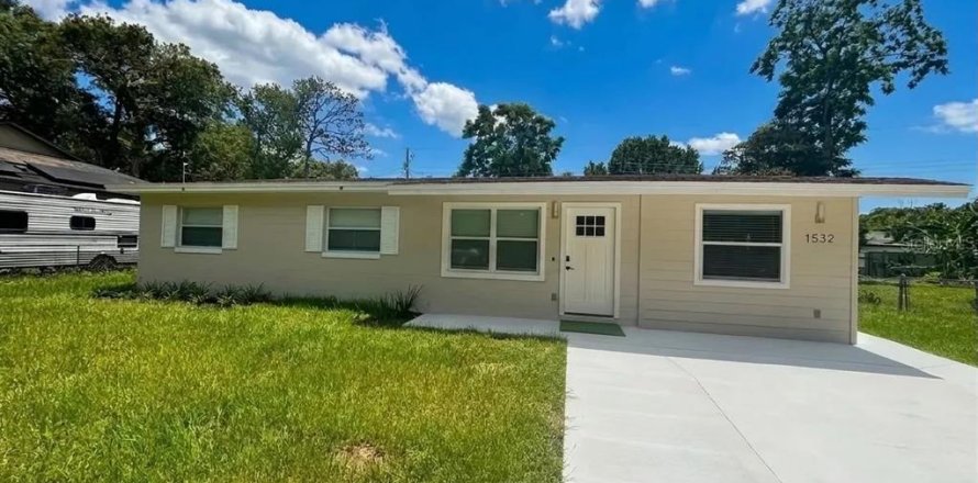 House in Apopka, Florida 5 bedrooms, 119.29 sq.m. № 2312472