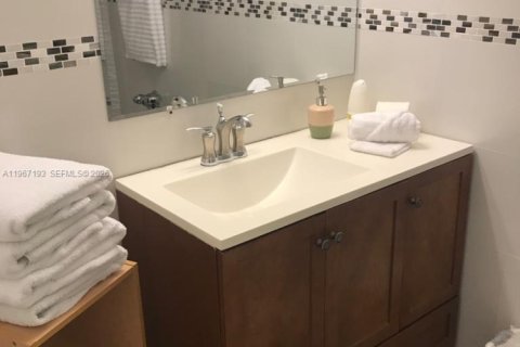 Copropriété à vendre à Hallandale Beach, Floride: 1 chambre, 29.73 m2 № 2081373 - photo 2