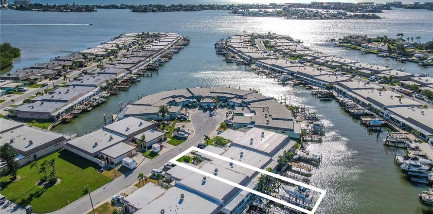 Casa en Saint Petersburg, Florida 2 dormitorios, 148.64 m2 № 2386682