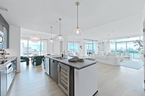 Condominio en venta en Tampa, Florida, 3 dormitorios, 328.78 m2 № 2114858 - foto 20