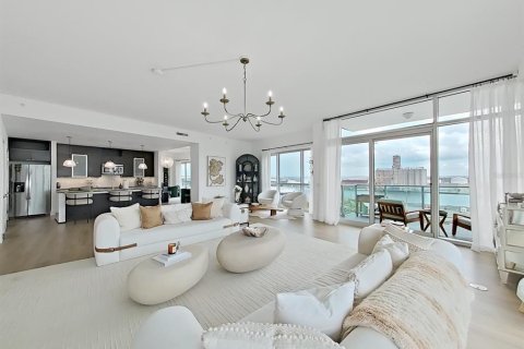 Condominio en venta en Tampa, Florida, 3 dormitorios, 328.78 m2 № 2114858 - foto 15