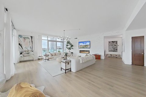 Condominio en venta en Tampa, Florida, 3 dormitorios, 328.78 m2 № 2114858 - foto 17