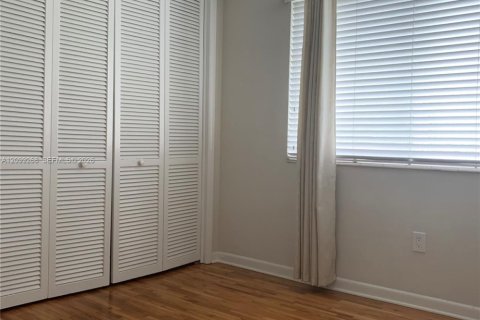 Copropriété à louer à Coral Gables, Floride: 2 chambres, 117.06 m2 № 2394690 - photo 12