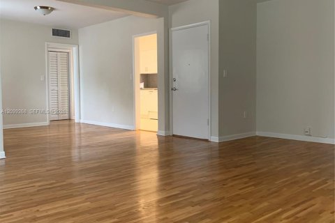 Copropriété à louer à Coral Gables, Floride: 2 chambres, 117.06 m2 № 2394690 - photo 5