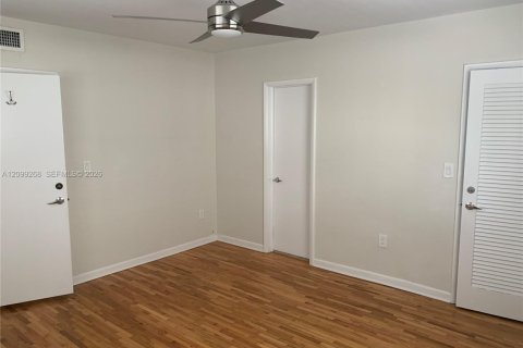 Copropriété à louer à Coral Gables, Floride: 2 chambres, 117.06 m2 № 2394690 - photo 15