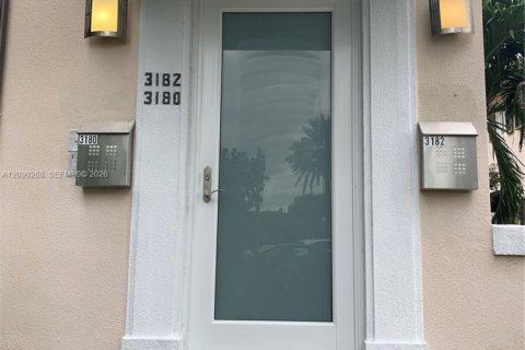 Copropriété à louer à Coral Gables, Floride: 2 chambres, 117.06 m2 № 2394690 - photo 2