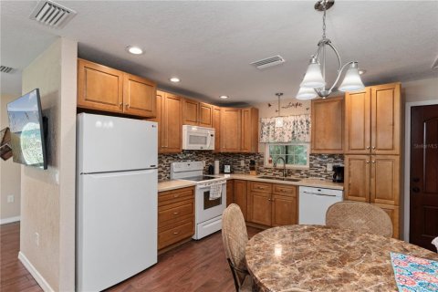 Villa ou maison à louer à North Port, Floride: 2 chambres, 81.1 m2 № 2101689 - photo 10