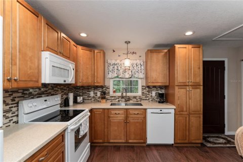 Villa ou maison à louer à North Port, Floride: 2 chambres, 81.1 m2 № 2101689 - photo 11