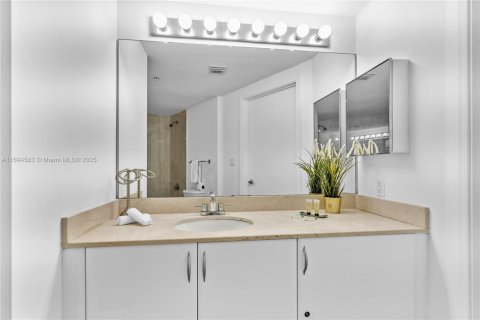 Copropriété à louer à Miami, Floride: 2 chambres, 97.36 m2 № 1764469 - photo 30