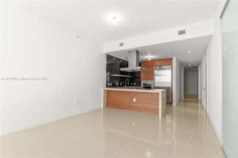 Condo in Miami, Florida, 2 bedrooms  № 1929424 - photo 14