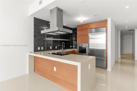 Condo in Miami, Florida, 2 bedrooms  № 1929424 - photo 13