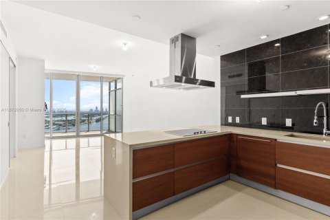Condo in Miami, Florida, 2 bedrooms  № 1929424 - photo 10
