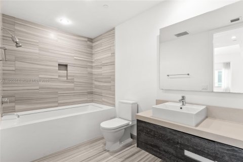 Condo in Miami, Florida, 2 bedrooms  № 1929424 - photo 25