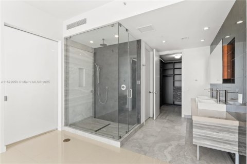Condo in Miami, Florida, 2 bedrooms  № 1929424 - photo 22