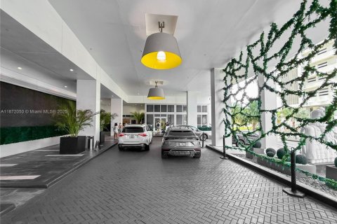 Condo in Miami, Florida, 2 bedrooms  № 1929424 - photo 7
