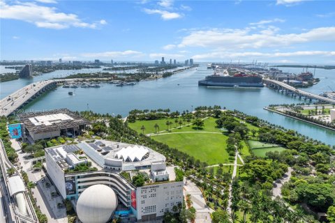 Condo in Miami, Florida, 2 bedrooms  № 1929424 - photo 4