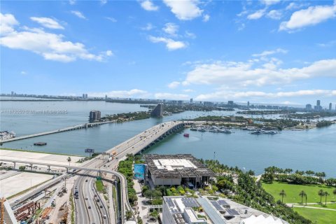 Condo in Miami, Florida, 2 bedrooms  № 1929424 - photo 3