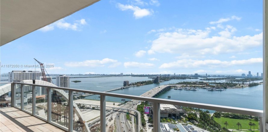 Condo in Miami, Florida, 2 bedrooms № 1929424