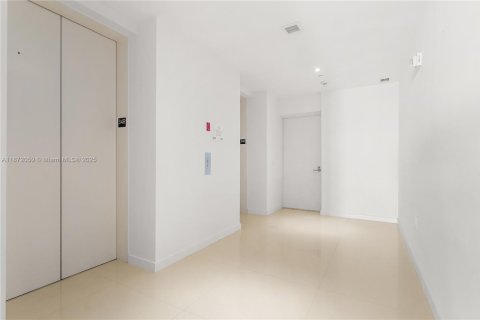 Condo in Miami, Florida, 2 bedrooms  № 1929424 - photo 29
