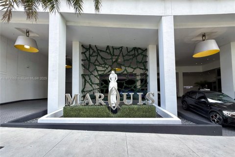 Condo in Miami, Florida, 2 bedrooms  № 1929424 - photo 5
