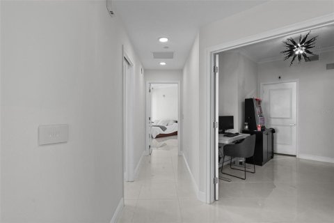 Condo in Tampa, Florida, 3 bedrooms  № 1877348 - photo 10