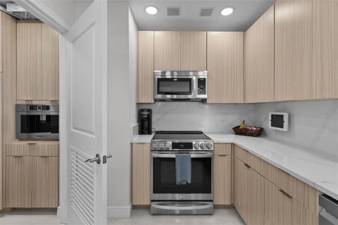 Condo in Tampa, Florida, 3 bedrooms  № 1877348 - photo 8