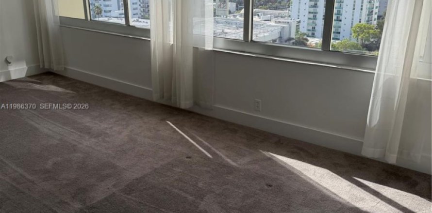 Studio à Condo à Miami Beach, Floride  № 2048856