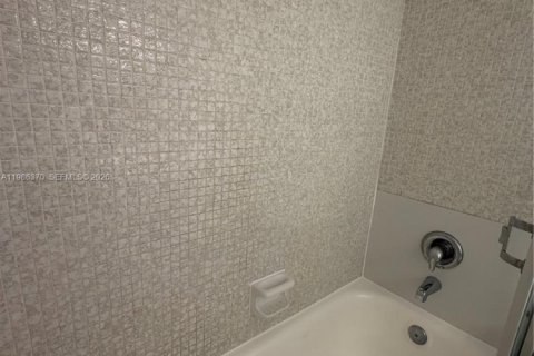 Copropriété à louer à Miami Beach, Floride: 63.17 m2 № 2048856 - photo 11